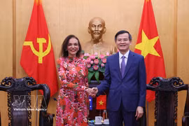 Politburo member, President of the Ho Chi Minh National Academy of Politics Doan Minh Huan (R) receives MP Anne Aly, Australian Minister for Small Business, Minister for International Development, and Minister for Multicultural Affairs in Hanoi on July 28. (Photo: VNA)