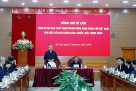 Party General Secretary To Lam holds a working session with the Party Central Committee's Commission for Policies and Strategies on January 7. (Photo: VNA)