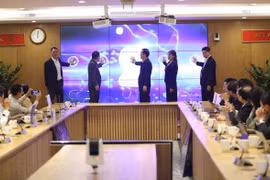 Delegates launch the portal for science, technology products, solutions on April 9. (Photo: mic.gov.vn)