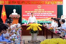 Deputy Prime Minister Bui Thanh Son speaks at the meeting with Khanh Hoa’s key leaders (Photo: VNA)