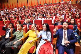 Delegates vote on the personnel scheme for the 11th-term Vietnam Fatherland Front Central Committee for the 2026–2031 tenure. (Photo: VNA)