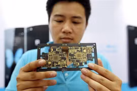 The value chain map of the electronics and electrical industry provides in-depth analysis, selection, and systematisation of information from 742 companies operating in seven key electronics and electrical sectors. (Photo: VNA) 