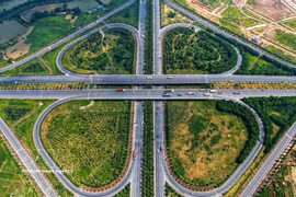 To realise the objectives of the low-emission zone, Hanoi is not only introducing administrative measures to curb private vehicle use but is also prioritising the development of green transport infrastructure. (Photo: VNA)