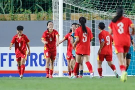 Vietnamese players celebrate after scoring in their 5-0 win over Singapore in their first match of the AFC U20 Women’s Asian Cup 2026 Qualifiers Group B ties on August 6 in Hanoi. (Photo: the-afc.com)