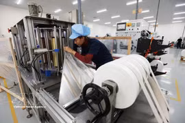 A production line of plastic bags used for goods packaging at the factory of the Japanese-owned Malpensa Plant Vietnam Co., Ltd. in Chan May Industrial Park, Hue city. (Photo: VNA)
