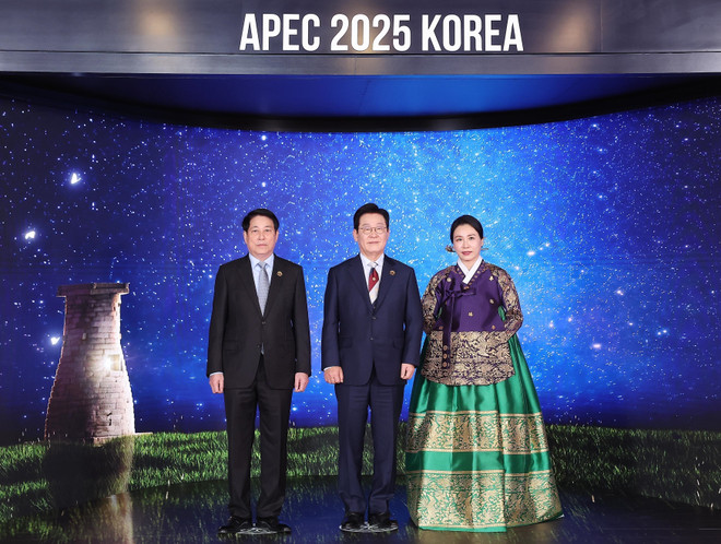 State President Luong Cuong attends the grand banquet hosted by the RoK President and his spouse. Photo: VNA vna-potal-chu-tich-nuoc-du-chieu-dai-chao-mung-lanh-dao-cac-nen-kinh-te-apec-8378506.jpg