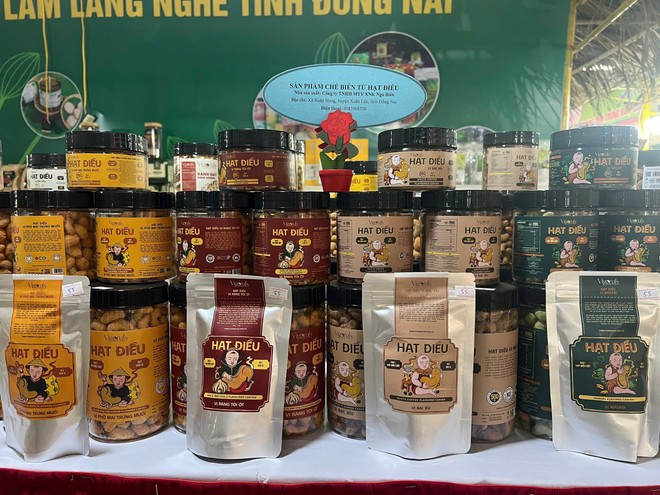 Some of Vietnam's organic products. Photo: VietnamPlus 5db7bc3719f2a3acfae3-2176.jpg
