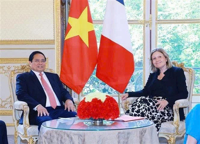 Prime Minister Pham Minh Chinh (L) and President of the French National Assembly Yaël Braun-Pivet in Paris on June 10. (Photo: VNA) pm-3583.jpg