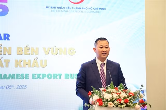 Tran Phu Lu, Director of the Investment and Trade Promotion Centre of HCM City, speaks at the seminar “Green Logistics – A Sustainable Development Trend for Vietnamese Export Businesses” in HCM City on September 5. (Photo courtesy of ITPC)