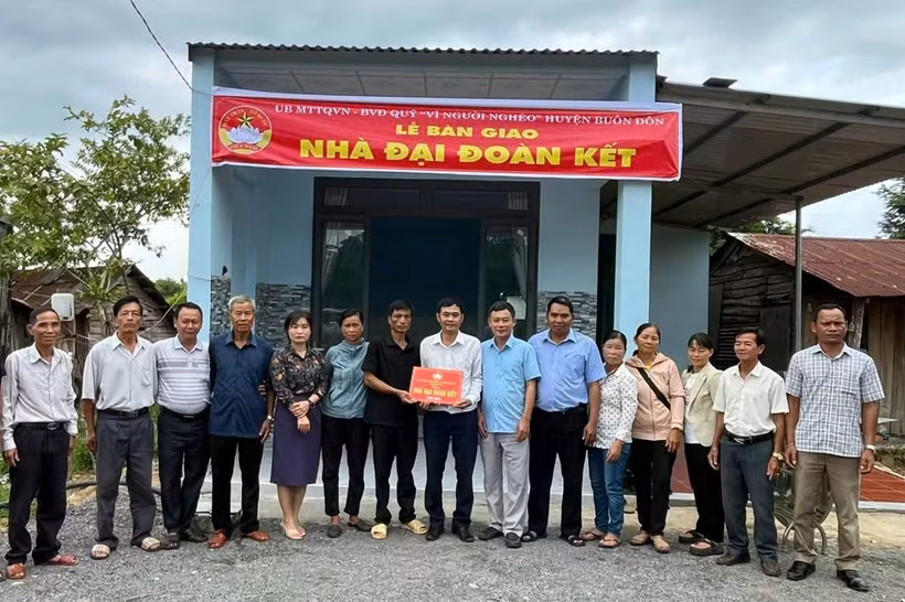 A newly built house for a poor family in Buon Don, Dak Lak (Photo: VNA)