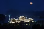 The illuminated Tam Chuc Pagoda glows at night. (Photo: VNA)