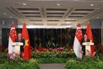 Vietnamese, Singaporean leaders brief media on outcomes of talks