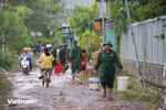 Border Guard officers assist residents in post-flood recovery