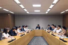 The meeting between representatives of the Communist Review and Yonhap TV in Seoul on September 28, 2026 (Photo: VNA)