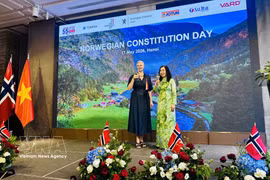 Deputy Minister of Foreign Affairs Le Thi Thu Hang (right) and Norwegian Ambassador to Vietnam Hilde Solbakken at the ceremony marking the 212th anniversary of Norway’s Constitution Day on May 15. (Photo: VNA) 