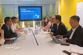 The meeting between the delegation from the CPV Central Committee’s Commission for Policy and Strategy and Station F (Photo: VNA)