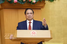 Prime Minister Pham Minh Chinh delivers the closing remarks at the Government’s regular meeting for March and the Government-to-locality teleconference on April 4. (Photo: VNA)