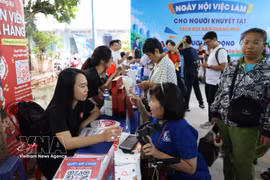 A large number of people with disabilities come to seek opportunities at a job fair for them in Ho Chi Minh City. (Photo: VNA)