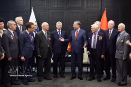 General Secretary of the Communist Party of Vietnam Central Committee and President To Lam talks to representatives of the Russian War Veterans Association and the Russia–Vietnam Friendship Association at the meeting in Moscow on September 7. (Photo: VNA)