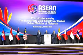 The May 27 press conference announcing the outcomes of the 46th ASEAN Summit. (Photo: VNA)