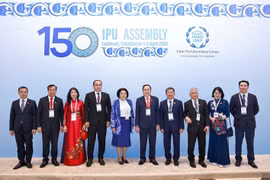 National Assembly Chairman Tran Thanh Man (sixth from left) and other delegates at the IPU-150 opening ceremony in Tashkent, Uzbekistan, on April 5 evening. (Photo: VNA)
