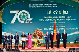 NA President Tran Thanh Man (fourth from right) presents the first-class Labour Order to the Vietnam National University of Agriculture at the ceremony in Hanoi on October 10, 2026. (Photo: VNA)