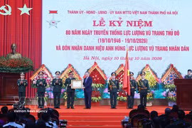 General Secretary of the Communist Party of Vietnam Central Committee and President To Lam presents the title of Hero of the People's Armed Forces to the Hanoi Capital Military Command at the ceremony on October 10, 2026. (Photo: VNA)