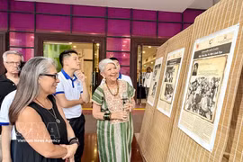 Visitors at the Women Soldiers in the Mexican Revolution exhibition (Photo: VNA)