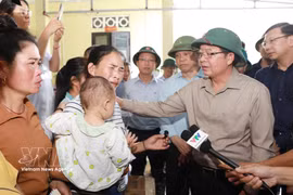 Deputy Prime Minister Ho Quoc Dung visits and offers sympathy to families affected by flash flood in Muong Than commune, Lai Chau province, on July 21, 2026. (Photo: VNA)