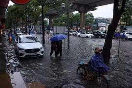 Cau Dien street in Hanoi is flooded on October 7 morning due to heavy rains overnight. (Photo: VNA)