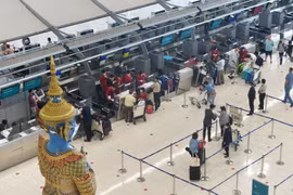 Passengers at the international airport in Bangkok, Thailand (Photo: Xinhua/VNA)