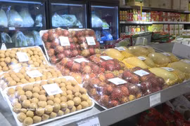 Vietnam's fresh fruits sold at a supermarket in France. Bilateral trade reached 6.3 billion USD in 2025, up 16.4% year on year, and hit 3.66 billion USD in the first six months of 2026, representing a sharp increase of 26.4% compared with the same period last year. (Photo: VNA)