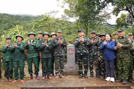 Border guards from Quang Tri and Khammouane provinces in the joint patrol (Photo: baochinhphu.vn)