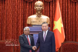 General Secretary of the Communist Party of Vietnam Central Committee and President To Lam (right) receives outgoing Bangladeshi Ambassador Mohammad Lutfor Rahman on September 5. (Photo: VNA)