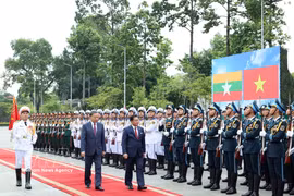 General Secretary of the Communist Party of Vietnam Central Committee and President To Lam and President of Myanmar Min Aung Hlaing review the guard of honour at the welcome ceremony in Hanoi on September 5, 2026. (Photo: VNA)