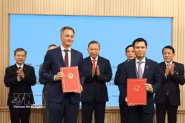 General Secretary and President To Lam, together with Vietnamese officials, witnesses the exchange of cooperation documents between Vietnam and the UN in New York on September 22, 2026. (Photo: VNA)