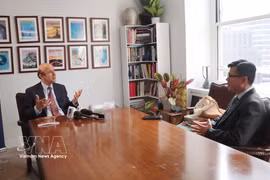 President and CEO of the Foreign Policy Association (FPA) Noel V. Lateef grants an interview to the Vietnam News Agency. (Photo: VNA)