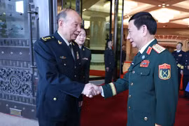 Vietnamese Deputy Prime Minister and Minister of National Defence General Phan Van Giang (right) meets with Senior Lieutenant General Zhang Shengmin, Vice Chairman of China's Central Military Commission, in Beijing on September 16, 2026. (Photo published by VNA)