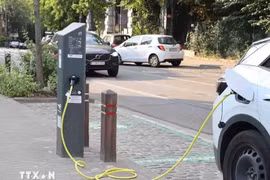 Cambodia partners with ADB to develop electric vehicles, high-tech agriculture