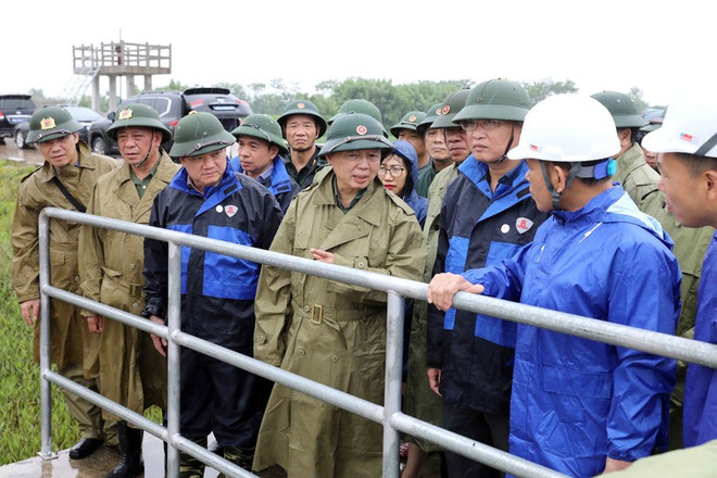 deputy-pm-inspects-storm-preparedness-in-hung-yen-hai-phong.jpg