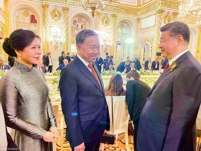 Party General Secretary To Lam meets with Party General Secretary and President of China Xi Jinping in Moscow (Photo: baoquocte.vn) party-general-secretary-to-lam-and-chinese-president-xi-jinping.jpg