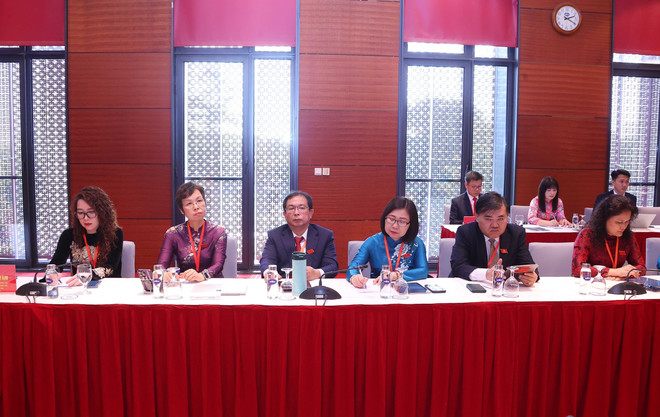 Delegates of the Vietnam News Agency&apos;s Party Organisation join a group discussion at the preparatory session of the first Congress of the Government’s Party Organisation on October 12, 2025 (Photo: VNA)