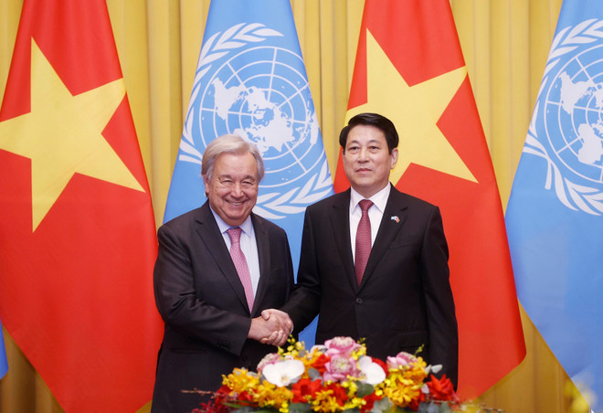 President Luong Cuong and UN Secretary-General António Guterres at the talks in Hanoi on October 24 (Photo: VNA)
