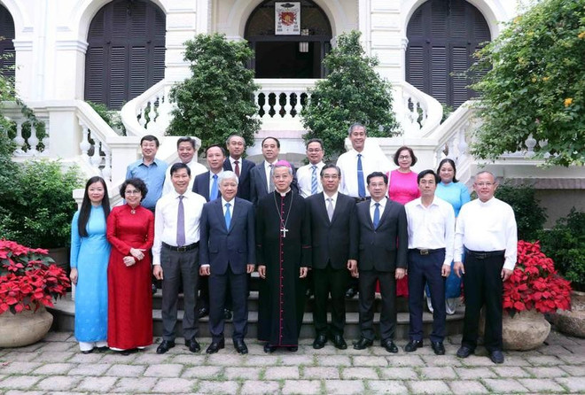 front-leader-extends-christmas-greetings-to-catholics-in-hcm-city.jpg