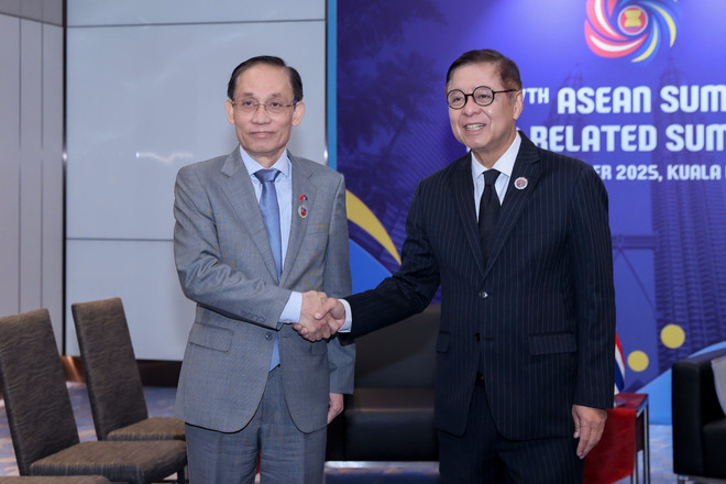 Foreign Minister Le Hoai Trung and his Thai counterpart Sihasak Phuangketkeow meet in Kuala Lumpur on October 27 (Photo: VNA)