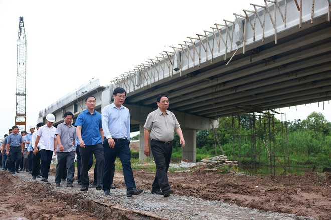 pm-inspects-expressway-projects-in-mekong-delta.jpg