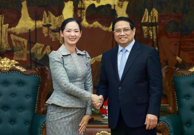 Prime Minister Pham Minh Chinh receives Cambodian Minister of Commerce Cham Nimul on April 28. (Photo: VNA) pm-welcomes-cambodian-minister-of-commerce.jpg