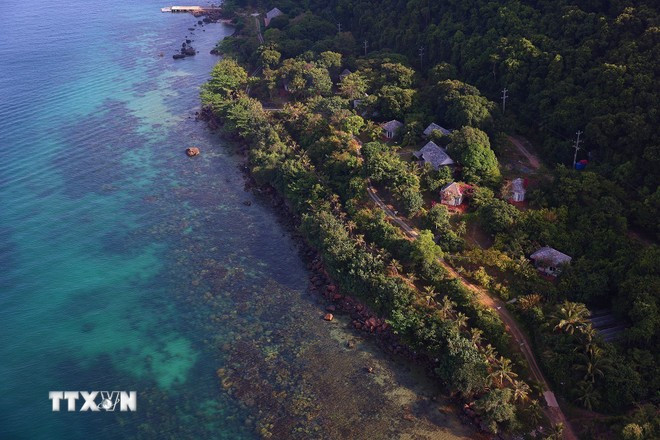 Phu Quoc is home to many beautiful beaches from the North to the South, along with various islands of all sizes. (Photo: VNA) phu-quoc-island-5.jpg
