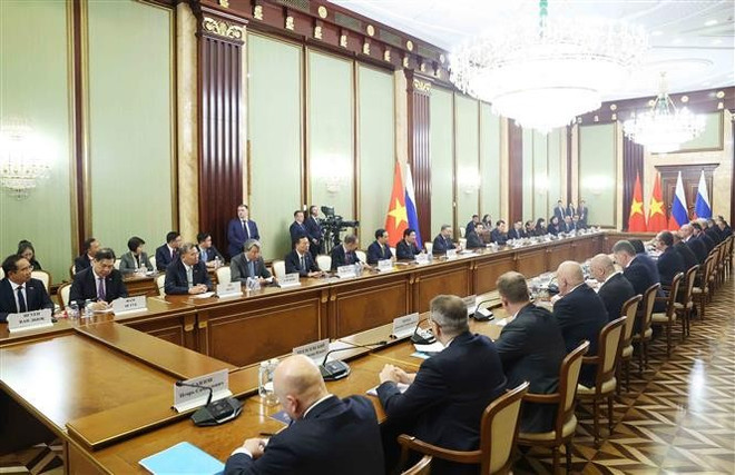 vietnamese-party-leader-meets-russian-pm-2.jpg