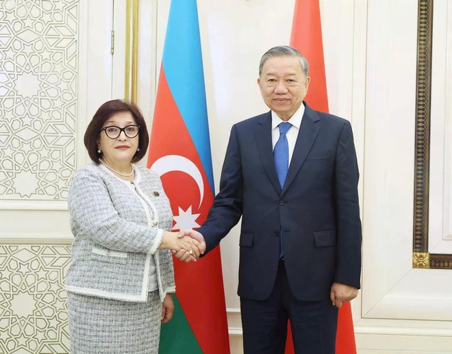 General Secretary of the Communist Party of Vietnam Central Committee To Lam (R) neets with Sahiba Gafarova, Speaker of the Milli Majlis (National Assembly) of Azerbaijan, in Baku on May 8. (Photo: VNA) vietnamese-party-chief-meets-with-speaker-of-azerbaijani-national-assembly.jpg